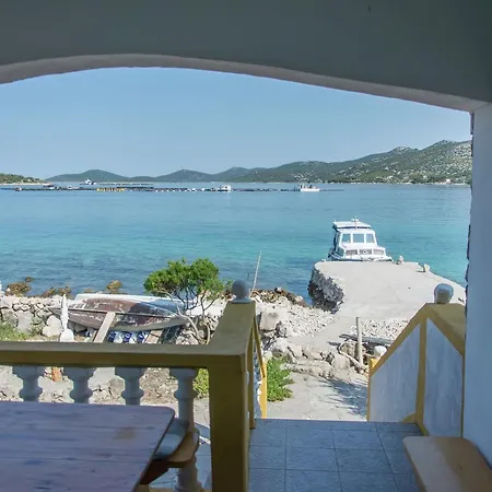 Holiday home Beautiful Holiday In Zizanj With Garden Tkon