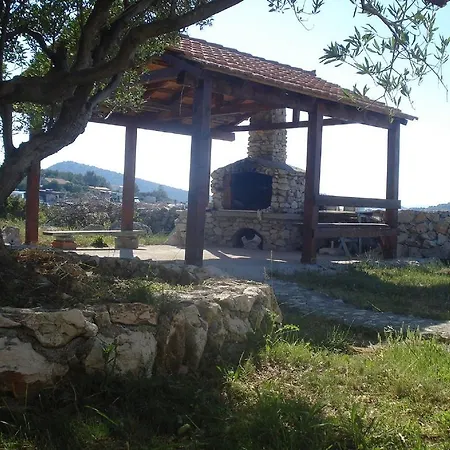 Beautiful Holiday In Zizanj With Garden Tkon