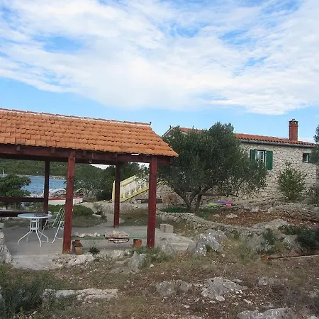 Beautiful Holiday In Zizanj With Garden