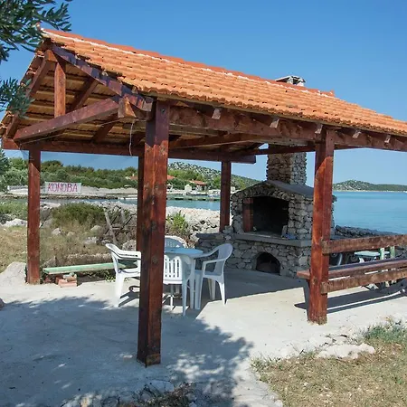 Holiday home Beautiful Holiday In Zizanj With Garden