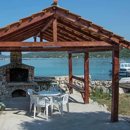 Beautiful Holiday In Zizanj With Garden