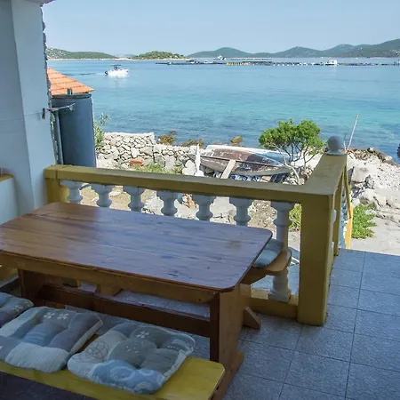 Holiday home Beautiful Holiday In Zizanj With Garden Tkon