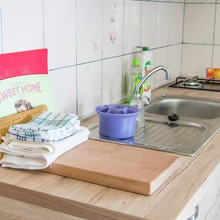Holiday home Beautiful Holiday In Zizanj With Garden Tkon