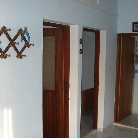 Holiday home Beautiful Holiday In Zizanj With Garden Tkon