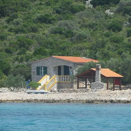 Holiday home Beautiful Holiday In Zizanj With Garden Tkon