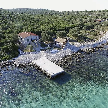 Holiday home Beautiful Holiday In Zizanj With Garden Tkon