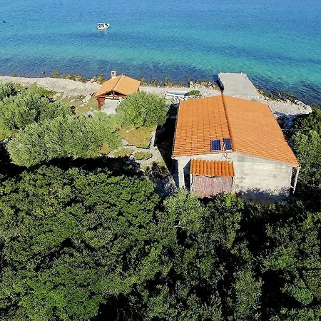 Beautiful Holiday In Zizanj With Garden Tkon