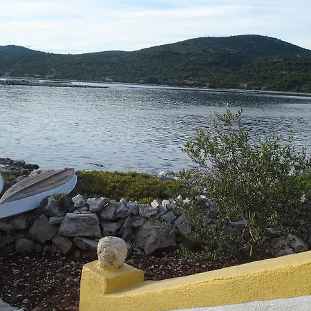 Beautiful Holiday In Zizanj With Garden